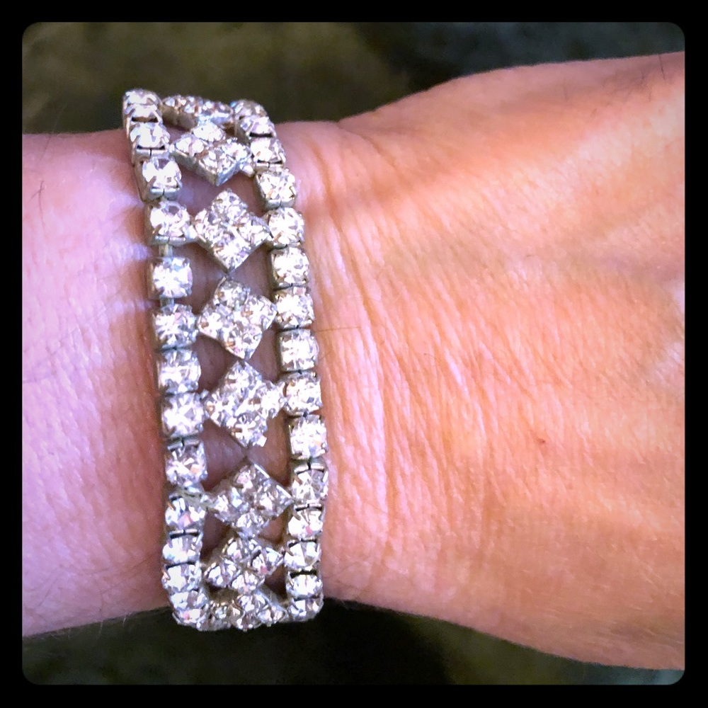 Rhinestone stretch bracelet